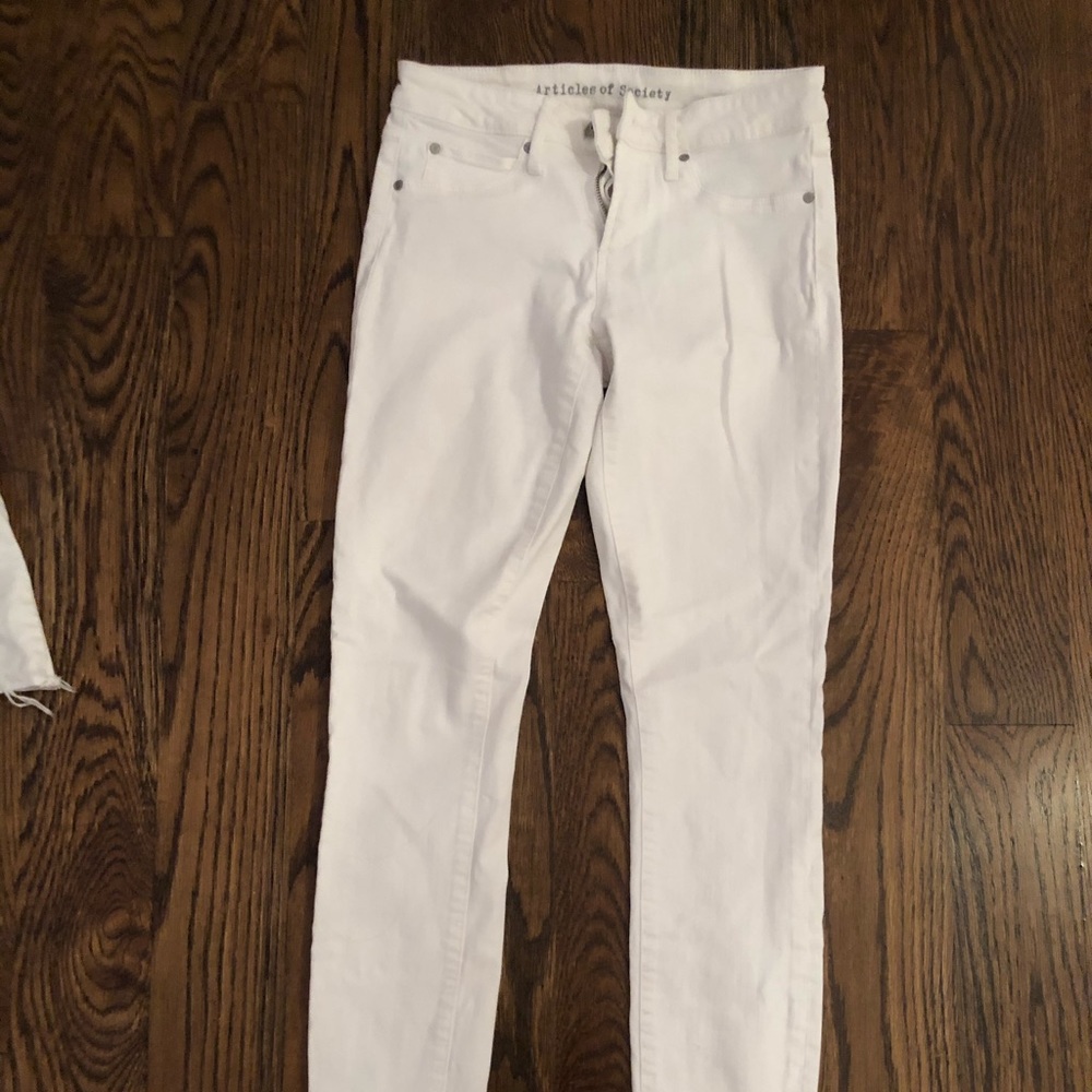 White skinny jeans